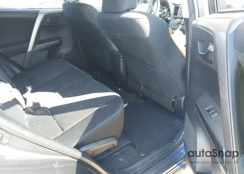 2017 Toyota Rav4 Le z USA, uszkodzony, nr VIN JTMBFREV3HJ123040